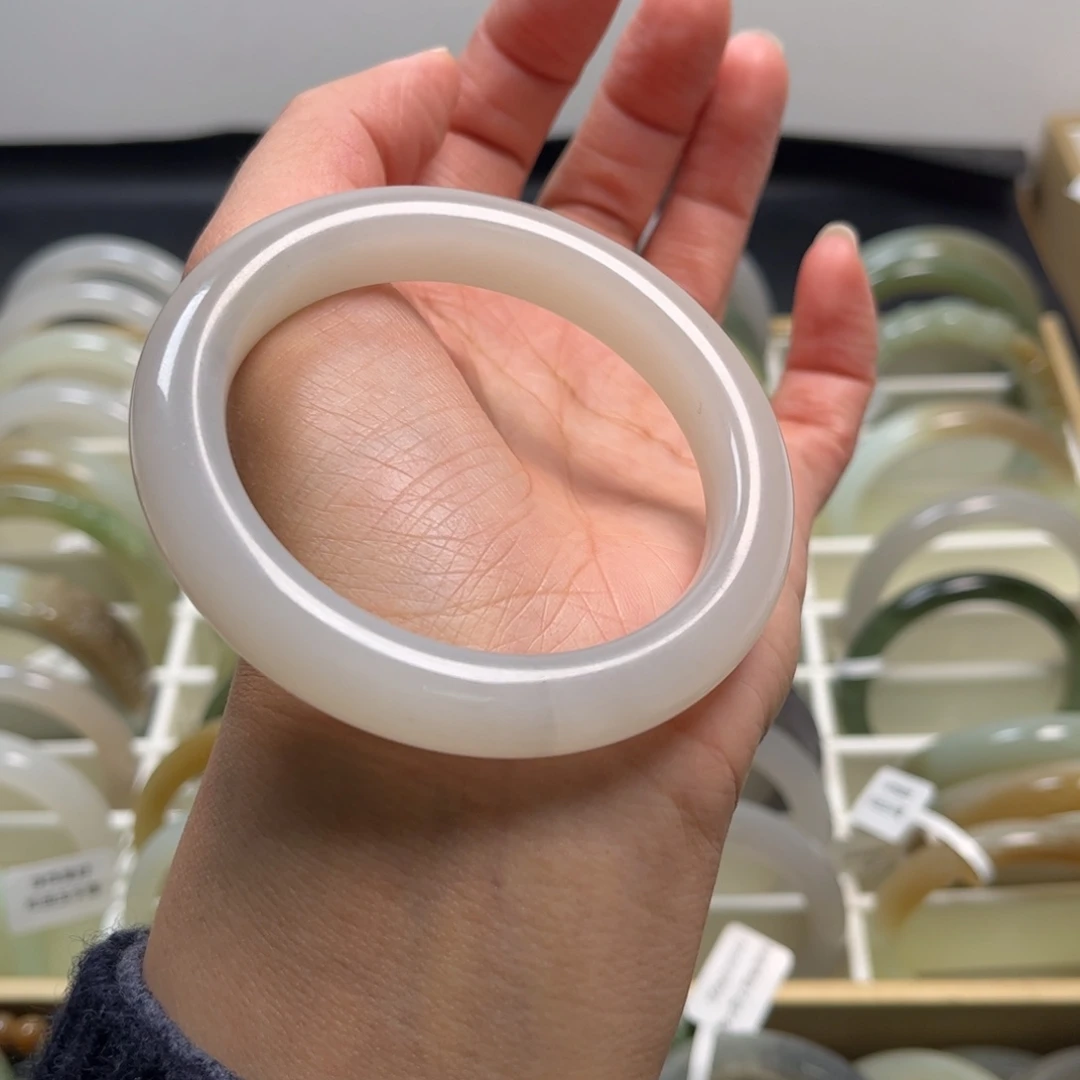 和田玉未镶嵌手镯57圈