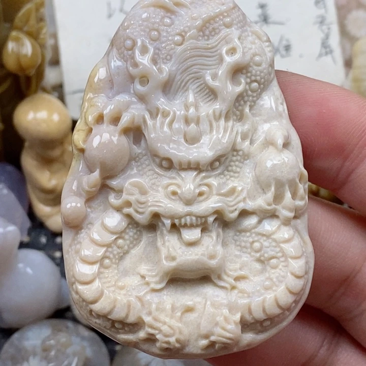 颈饰未镶嵌硅化珊瑚（珊瑚玉）