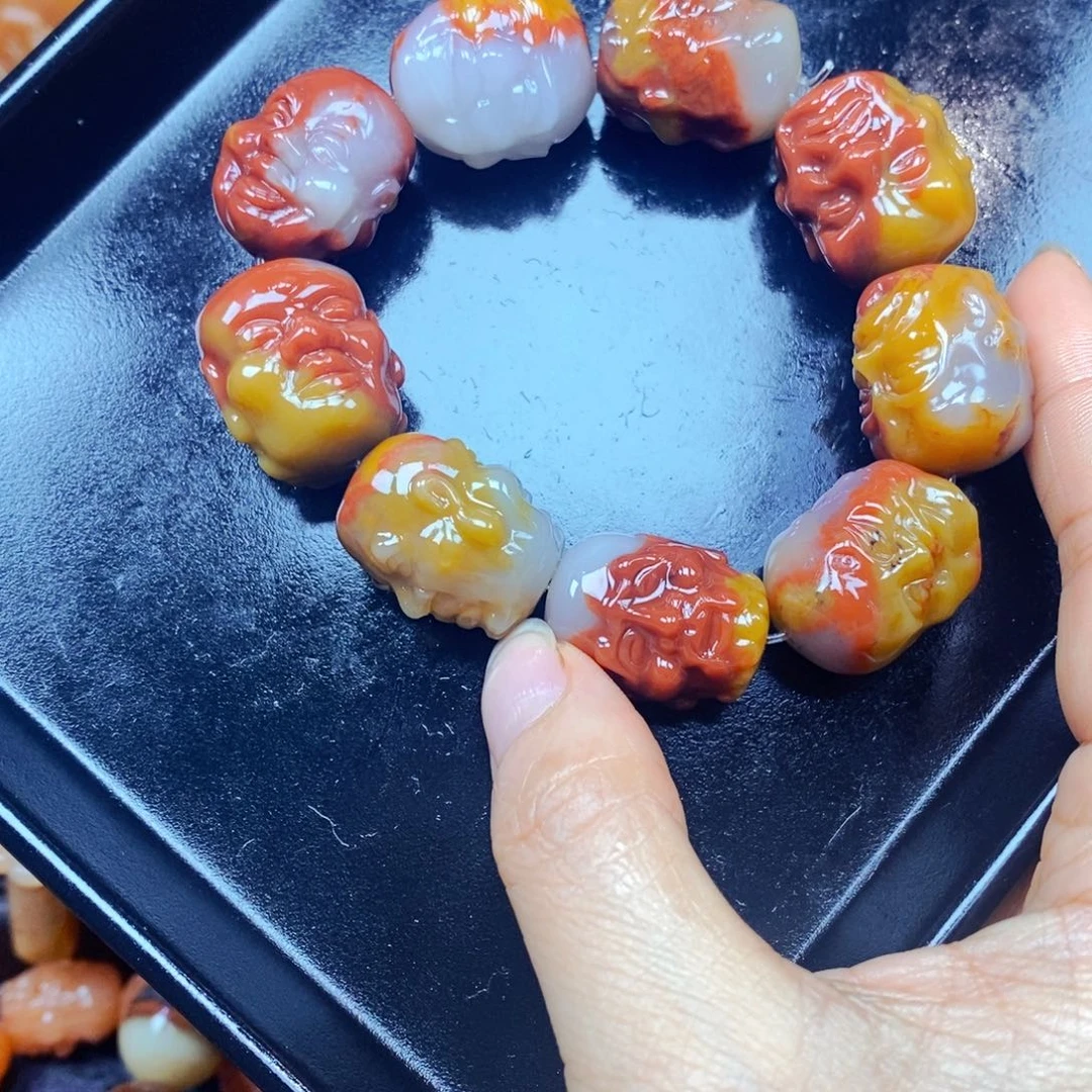 未镶嵌石英质玉（黄龙玉）颈饰