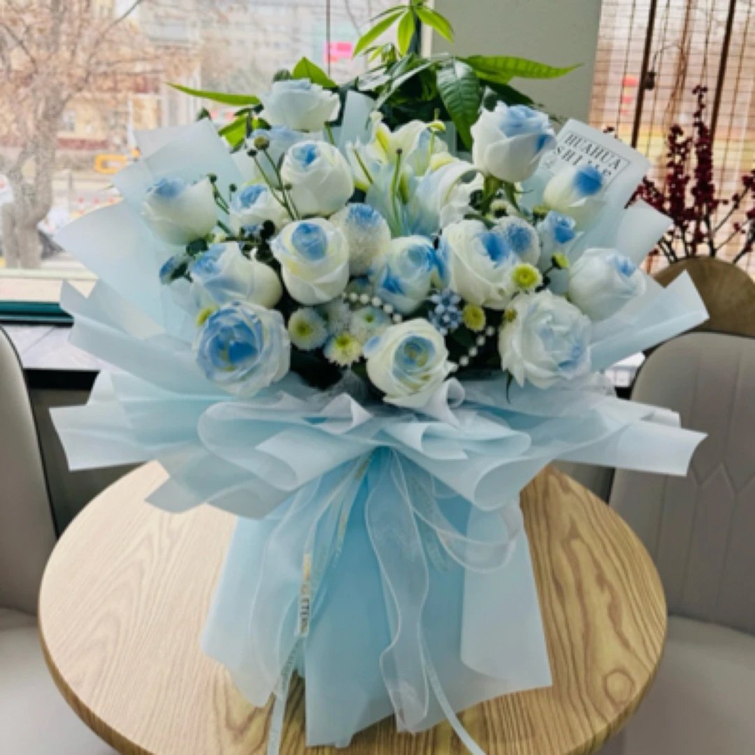19朵碎冰蓝玫瑰百合生日花束同城配送鲜花订购