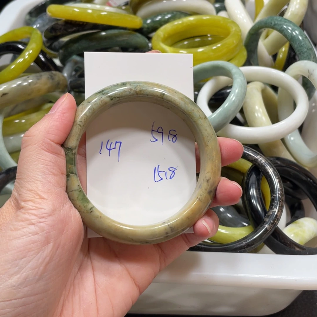 蛇纹石玉未镶嵌手镯