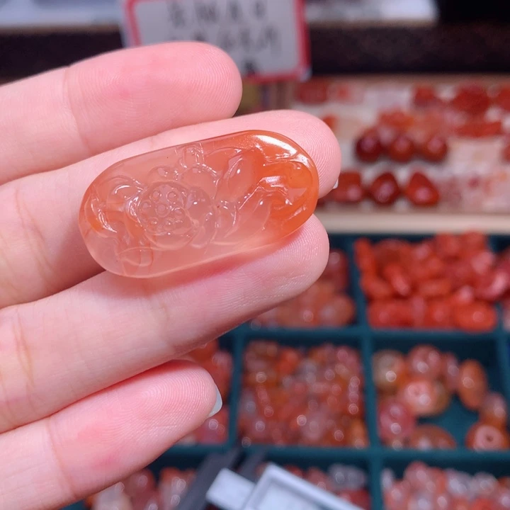 南红玛瑙未镶嵌南红莲花手牌