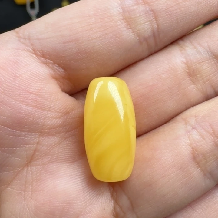 蜜蜡未镶嵌珠宝奇石