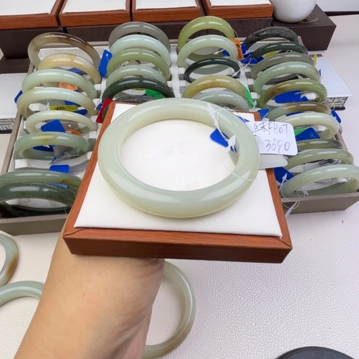 未镶嵌手镯和田玉七月