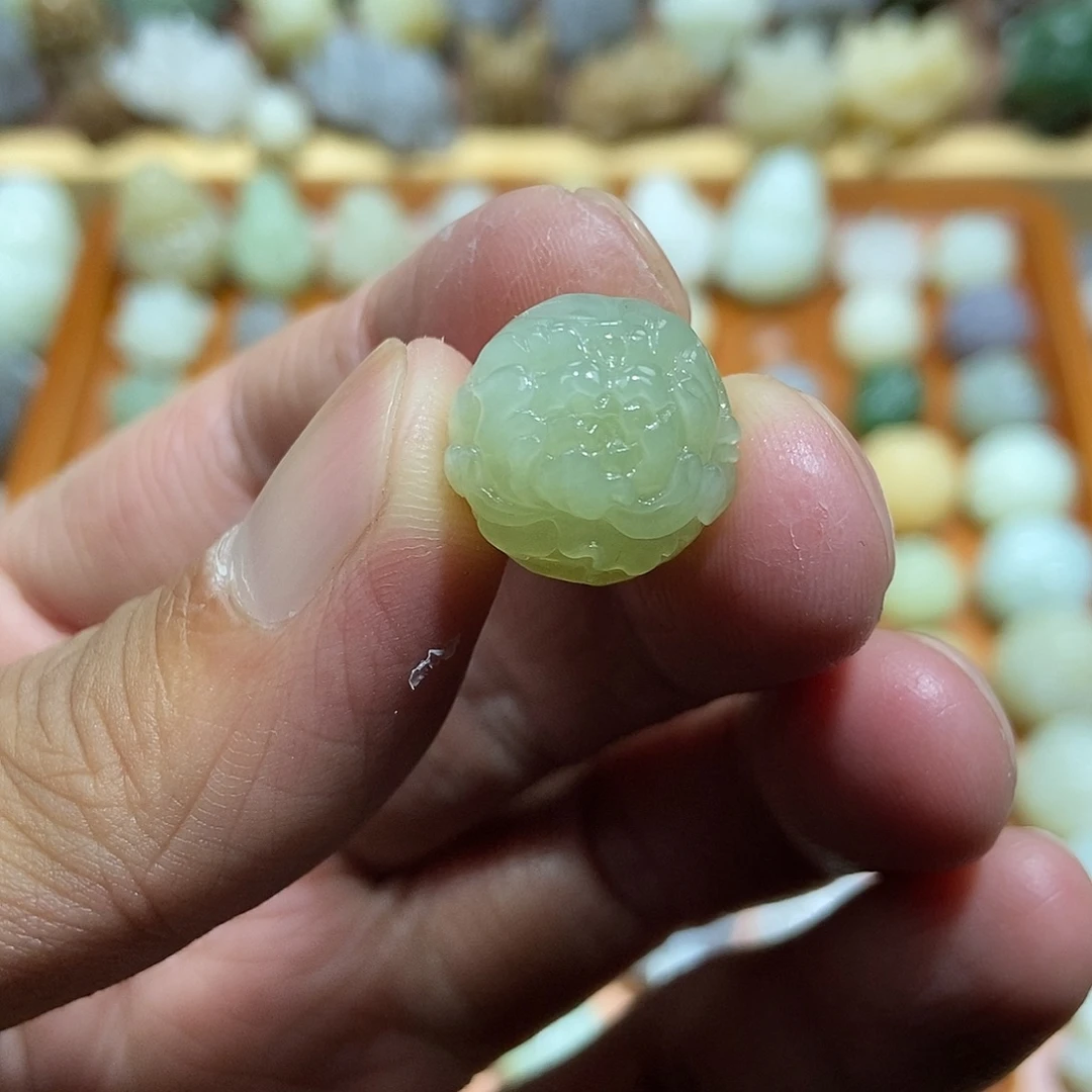 和田玉未镶嵌颈饰定制