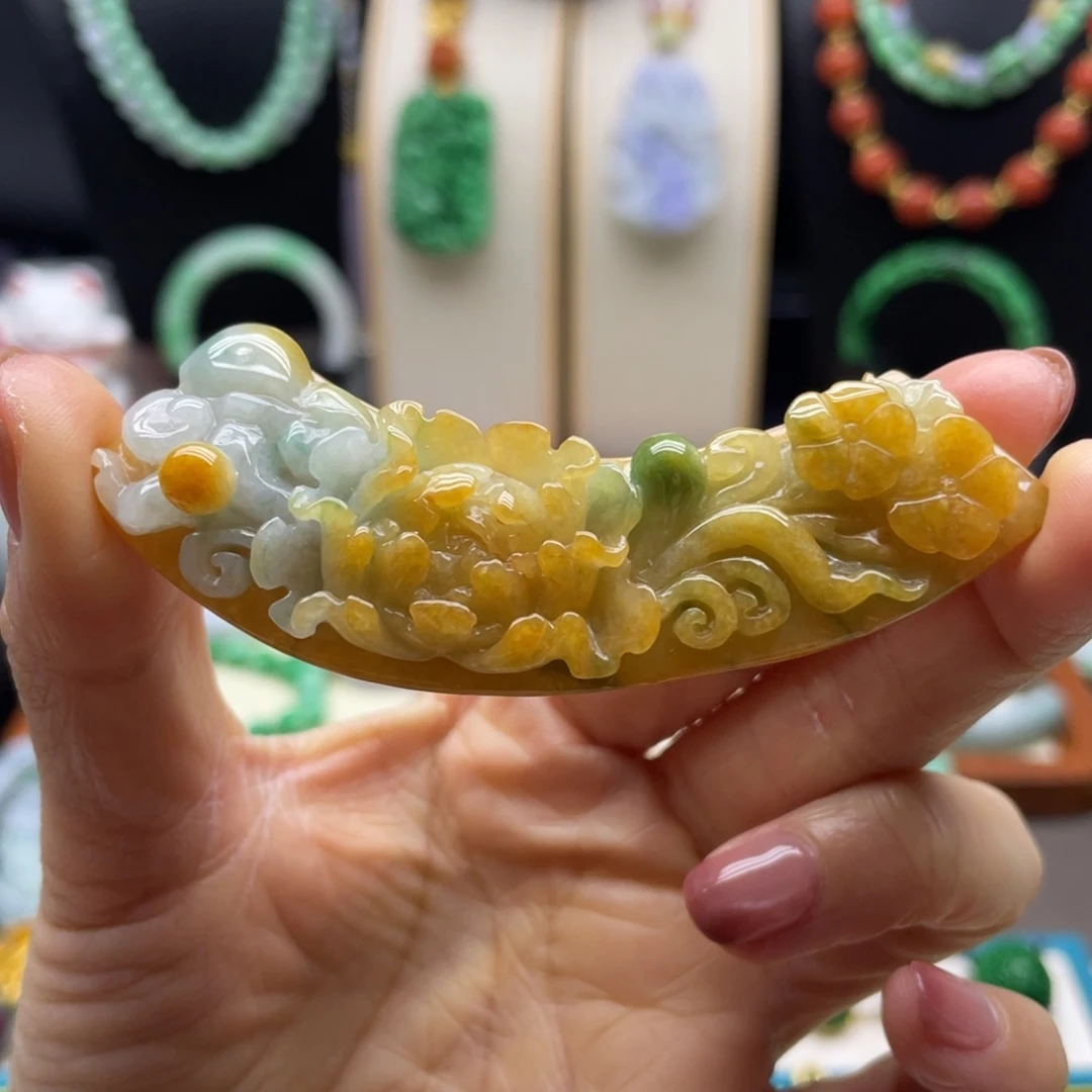 翡翠未镶嵌颈饰翡翠弯弯