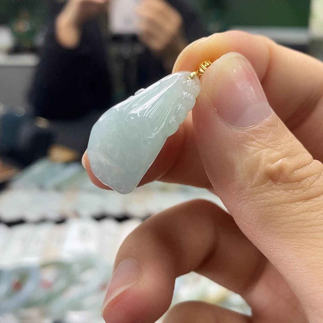 翡翠18K金镶嵌颈饰翡翠