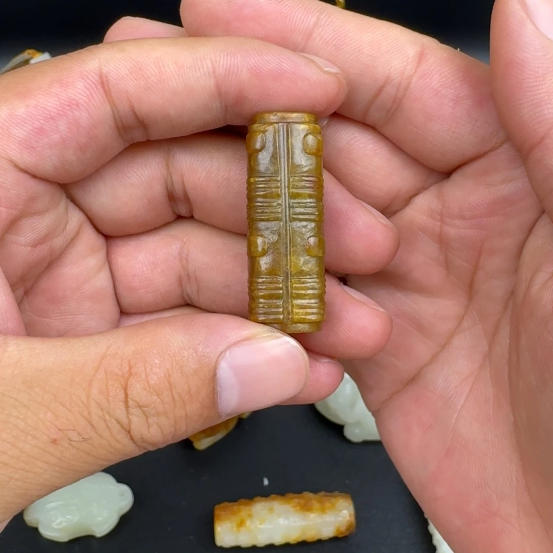 和田玉（糖玉）未镶嵌颈饰尚*堂