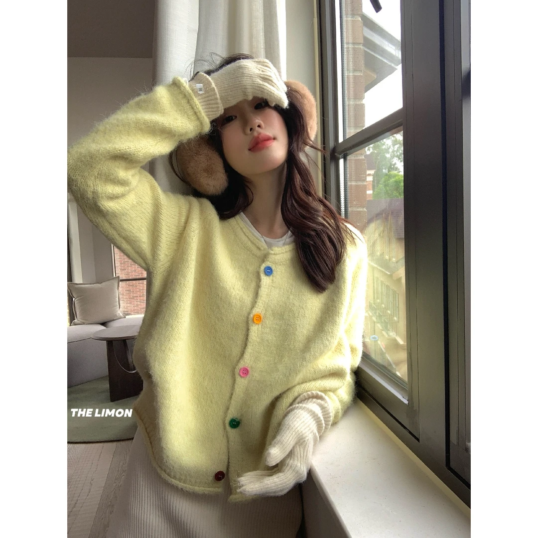 韩系宽松显瘦温柔软糯彩扣开衫休闲毛衣女秋冬