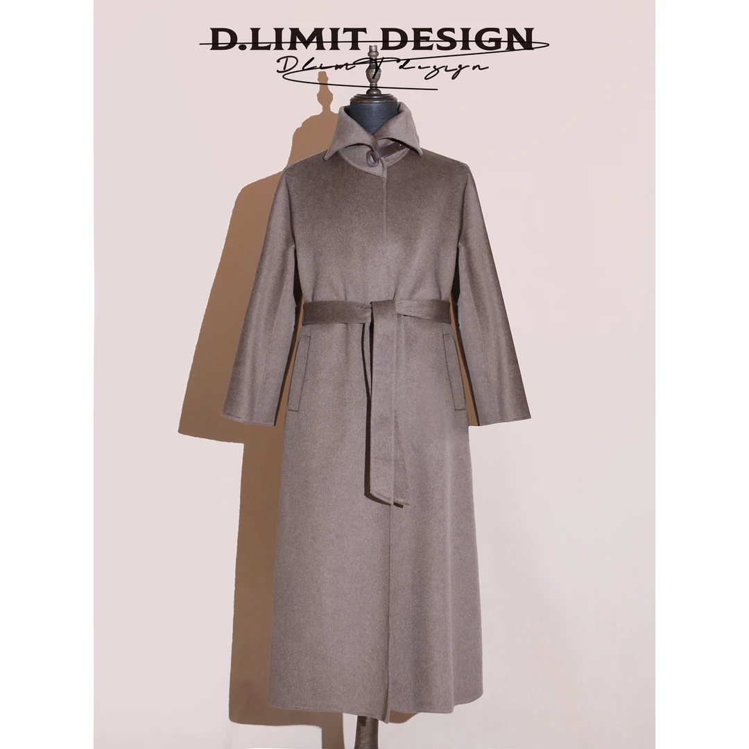 【D.Limit design】100山羊绒云柔光泽肌理扣袢立领大衣DLBY1067