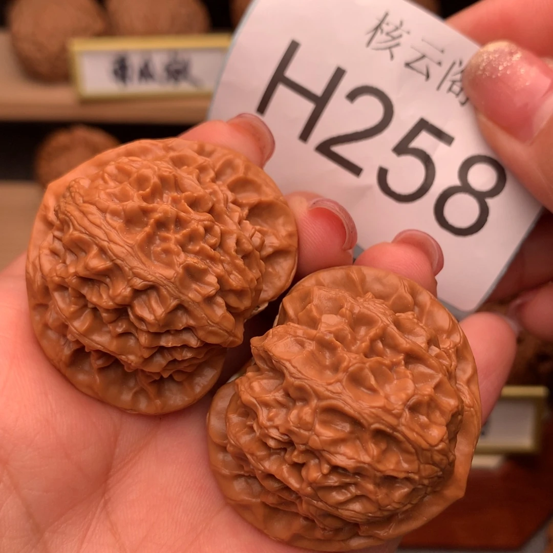 i***n文玩核桃吊坠42红皮桃心宫灯