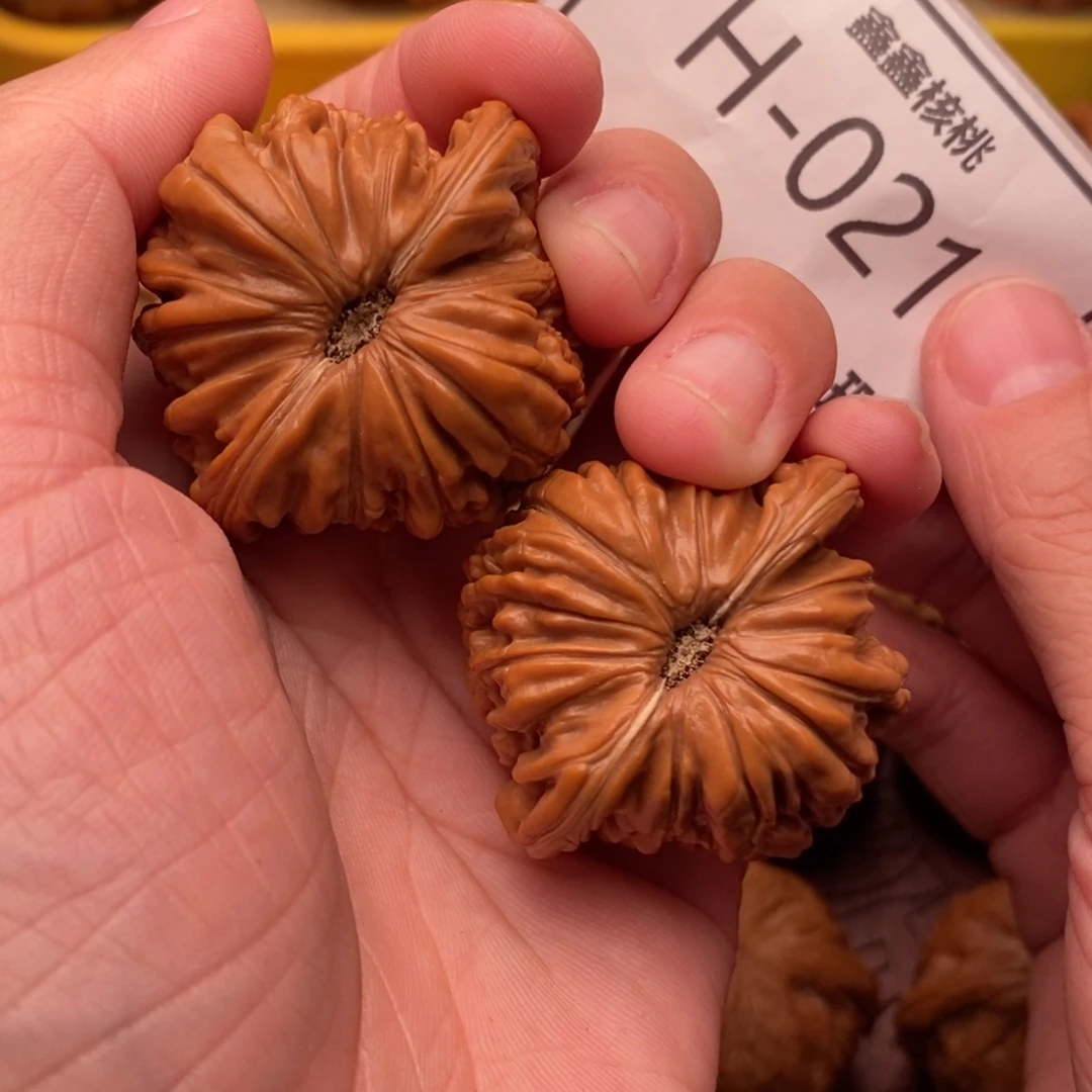 小***宇桃核把件山地楼40…..