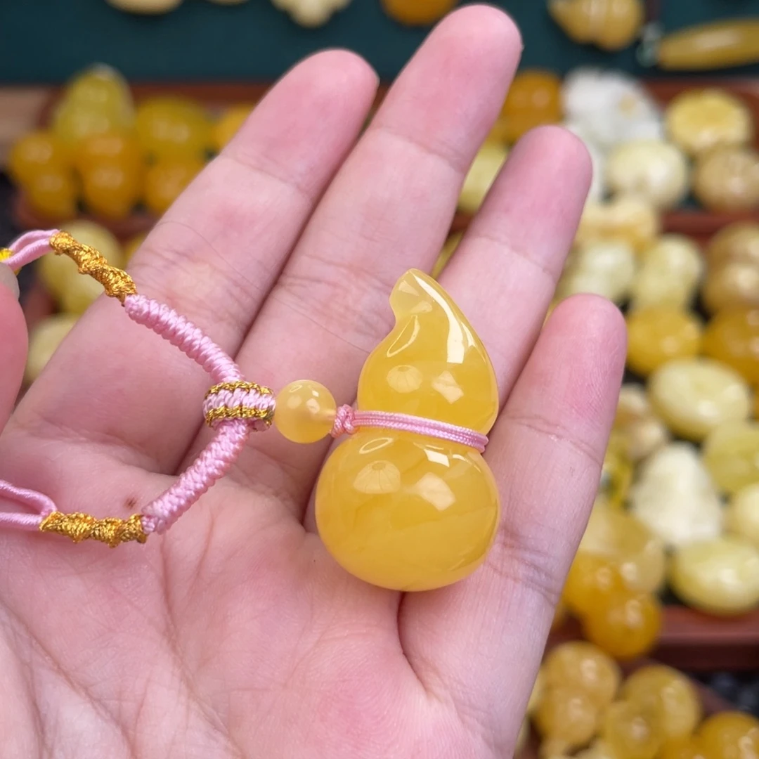 未镶嵌吊坠(赠链)蜜蜡