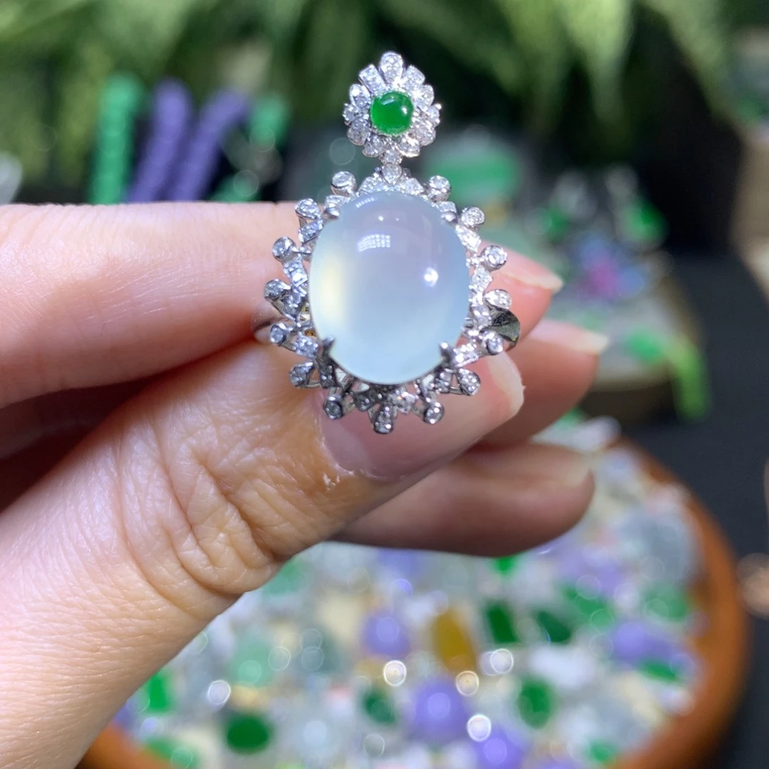 颈饰18K金镶嵌翡翠