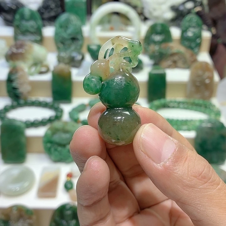 独山玉未镶嵌颈饰