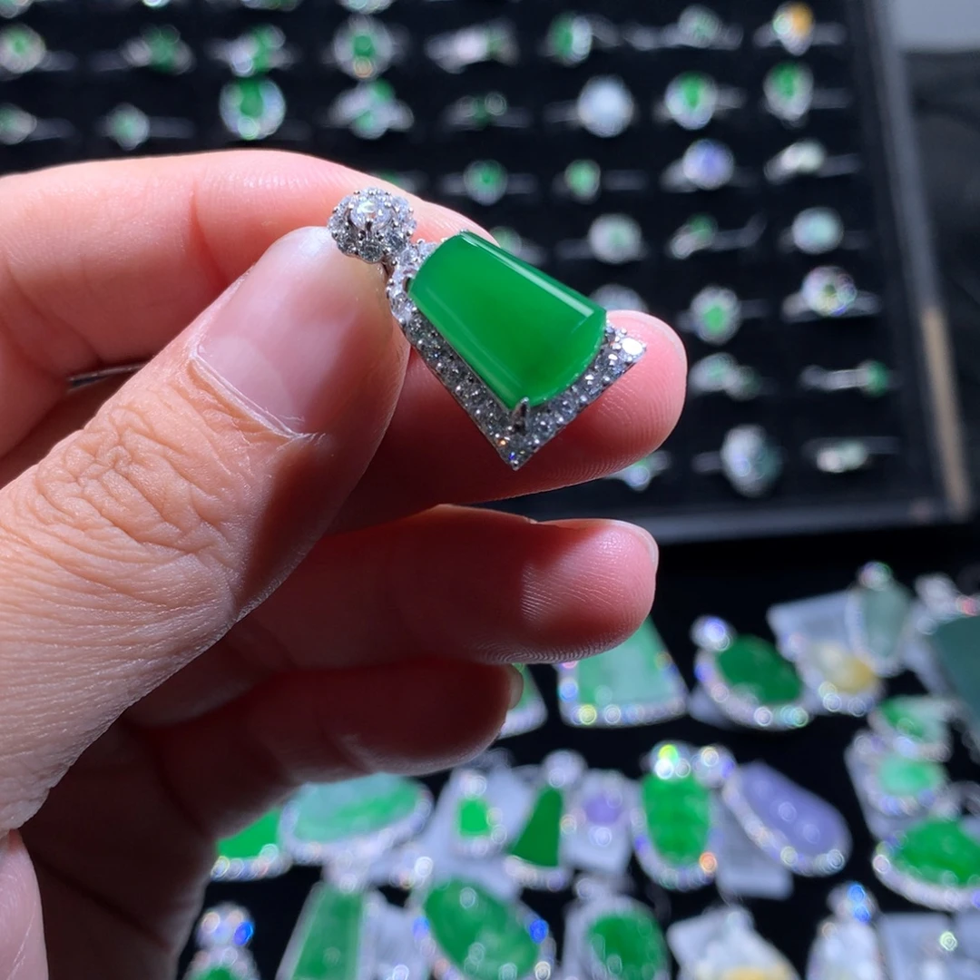 翡翠银S925镶嵌颈饰翡翠