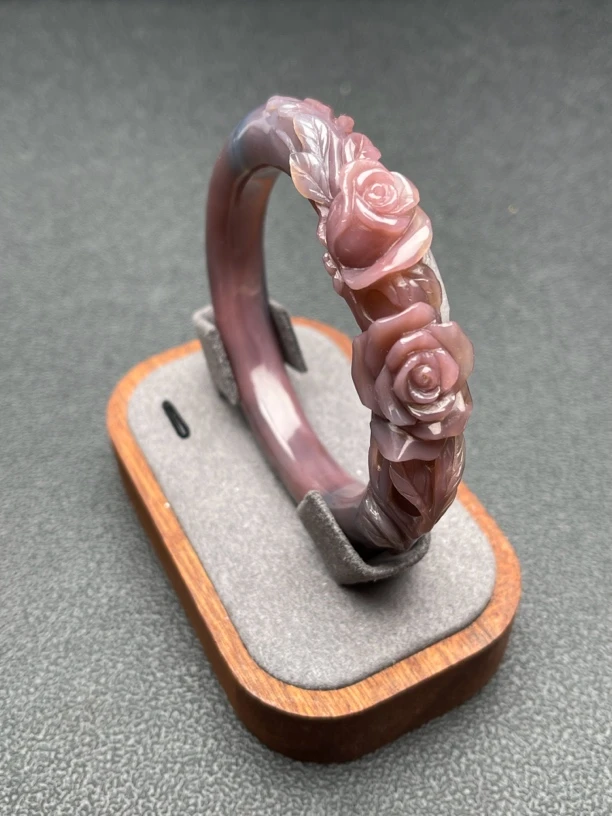 56口玫瑰花手镯 天然非红玛瑙雕刻手镯永恒的爱情人节礼物