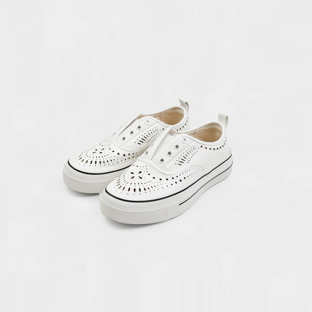 我是摩羯 雕花镂空小白鞋 头层牛皮羊皮橡胶大底一脚蹬鞋子