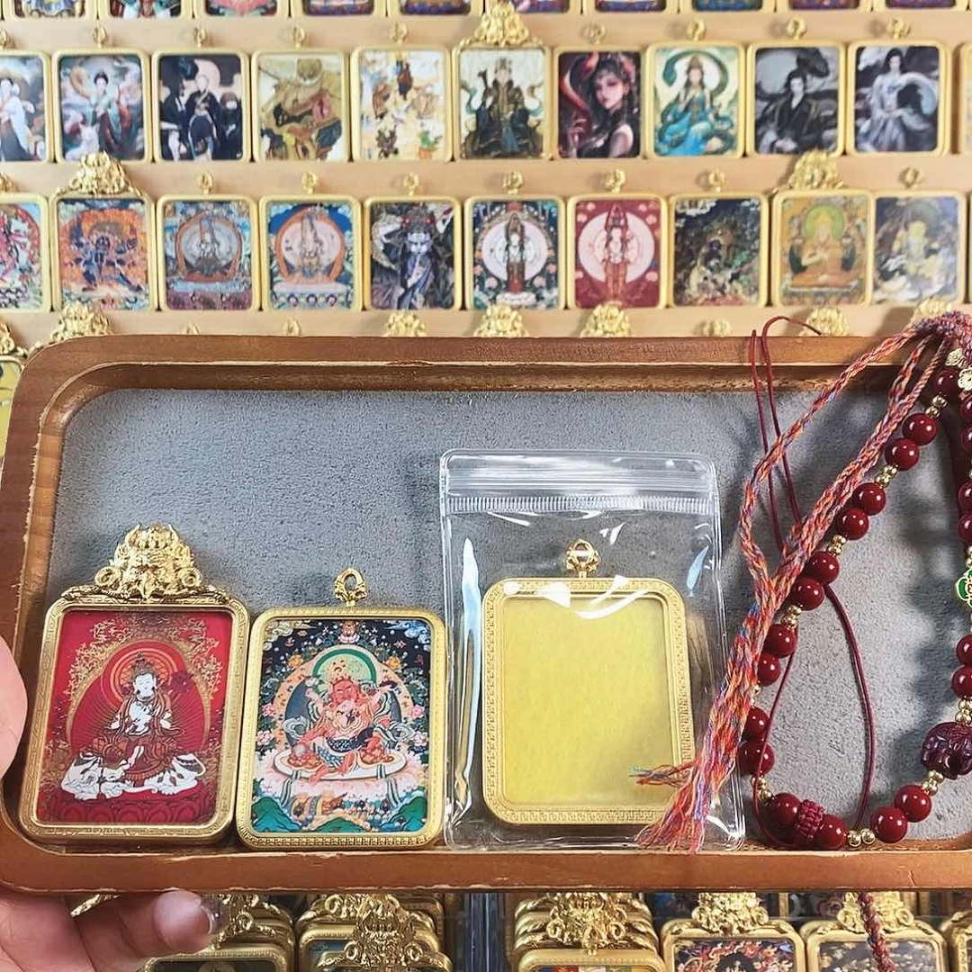 吊坠普贤菩萨红财神唐卡