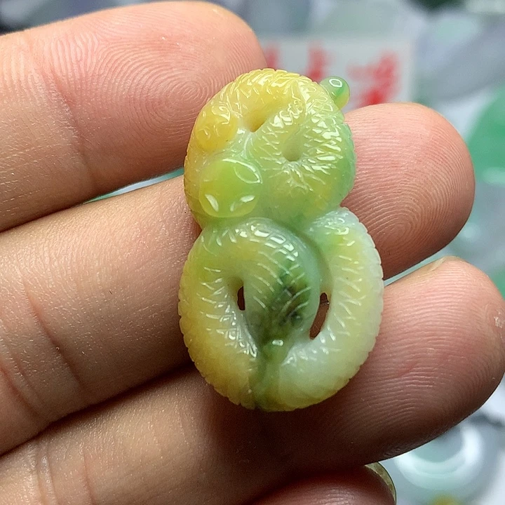翡翠未镶嵌吊坠(赠链)
