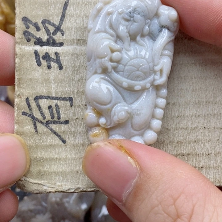 颈饰未镶嵌硅化珊瑚（珊瑚玉）云*刚小