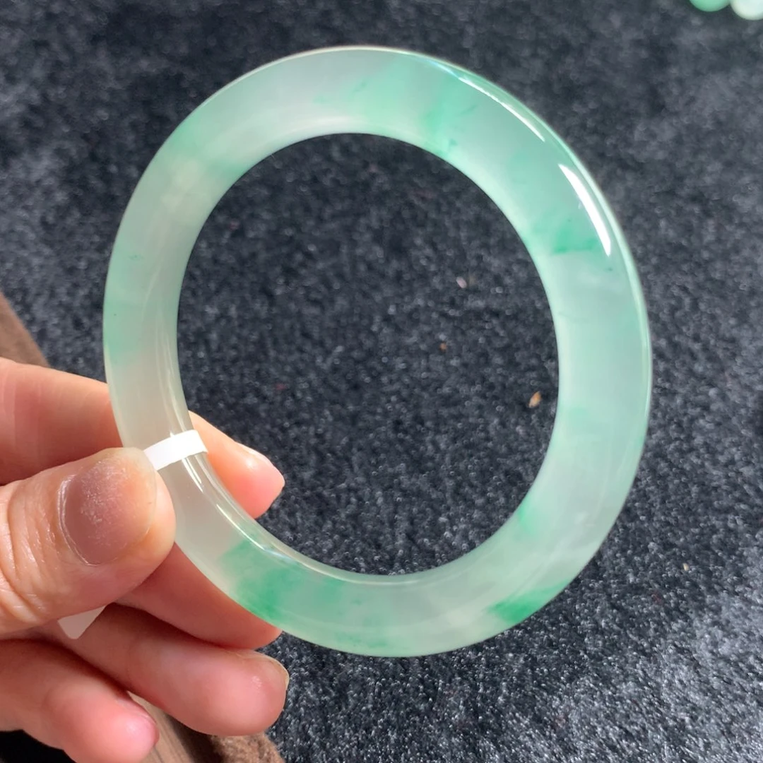 石英质玉（非洲翠）手镯未镶嵌