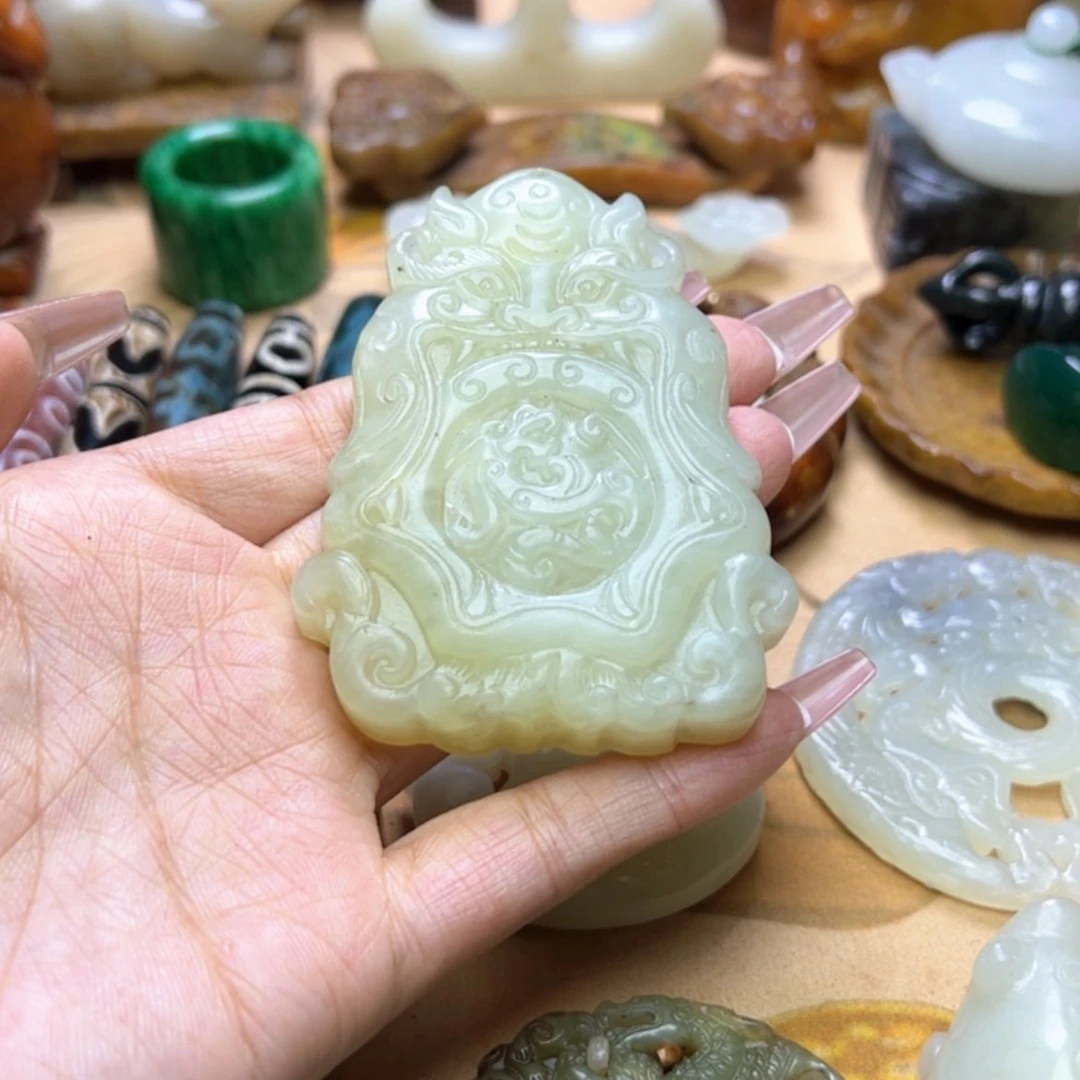 【闪购商品】蛇纹石玉颈饰未镶嵌