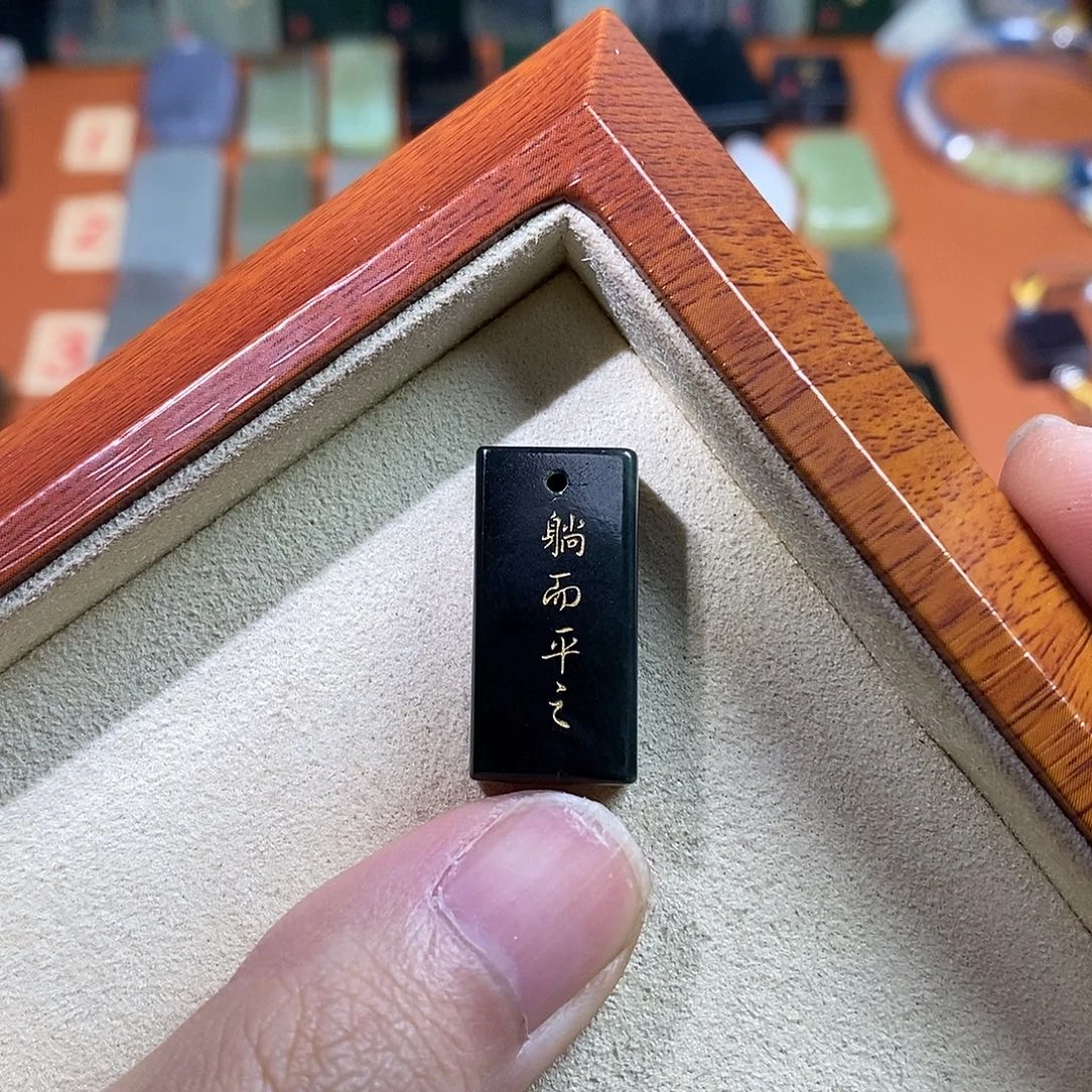 和田玉未镶嵌颈饰微瑕