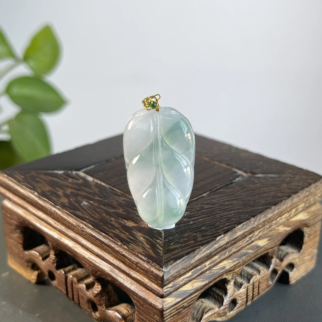 JCA14-84 天然翡翠缅甸A货 18K扣金枝玉叶