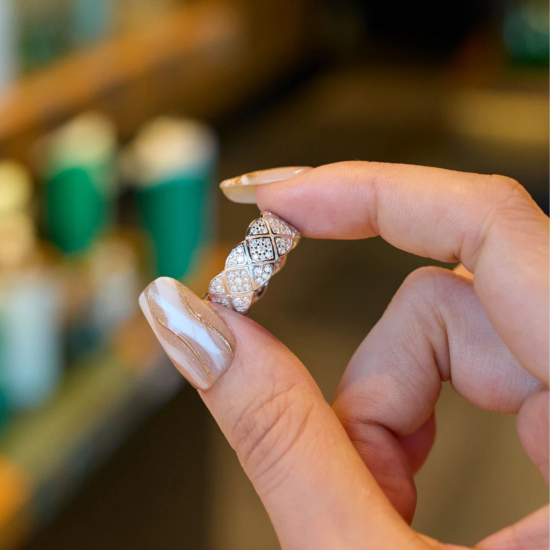 925银莫桑石戒指 满镶菱格纹戒指 轻奢时尚女士满钻镶嵌个性小众