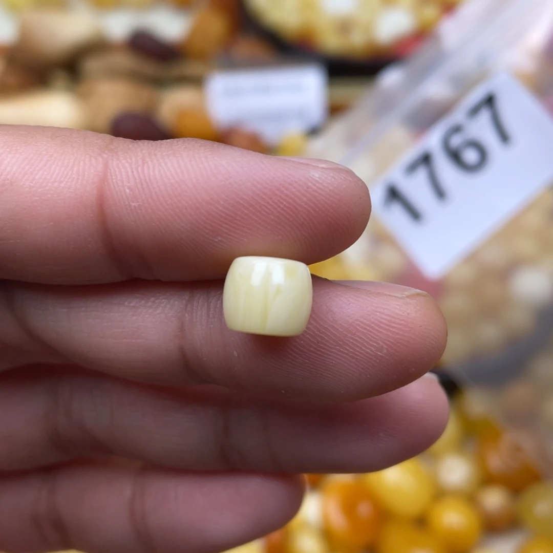 琥珀珠宝奇石未镶嵌9 浓蜡直切