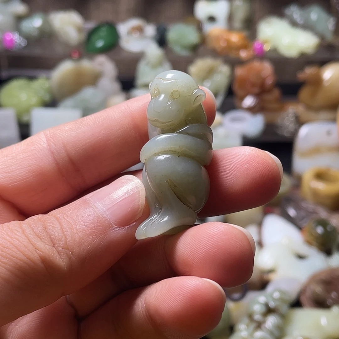 十***。和田玉（糖玉）未镶嵌颈饰