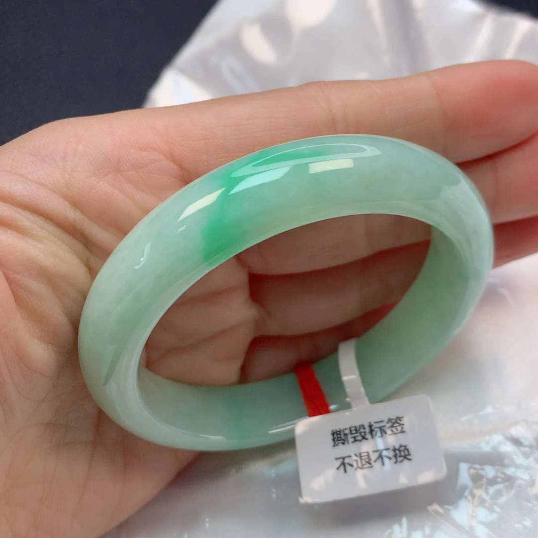 翡翠手镯未镶嵌54圈