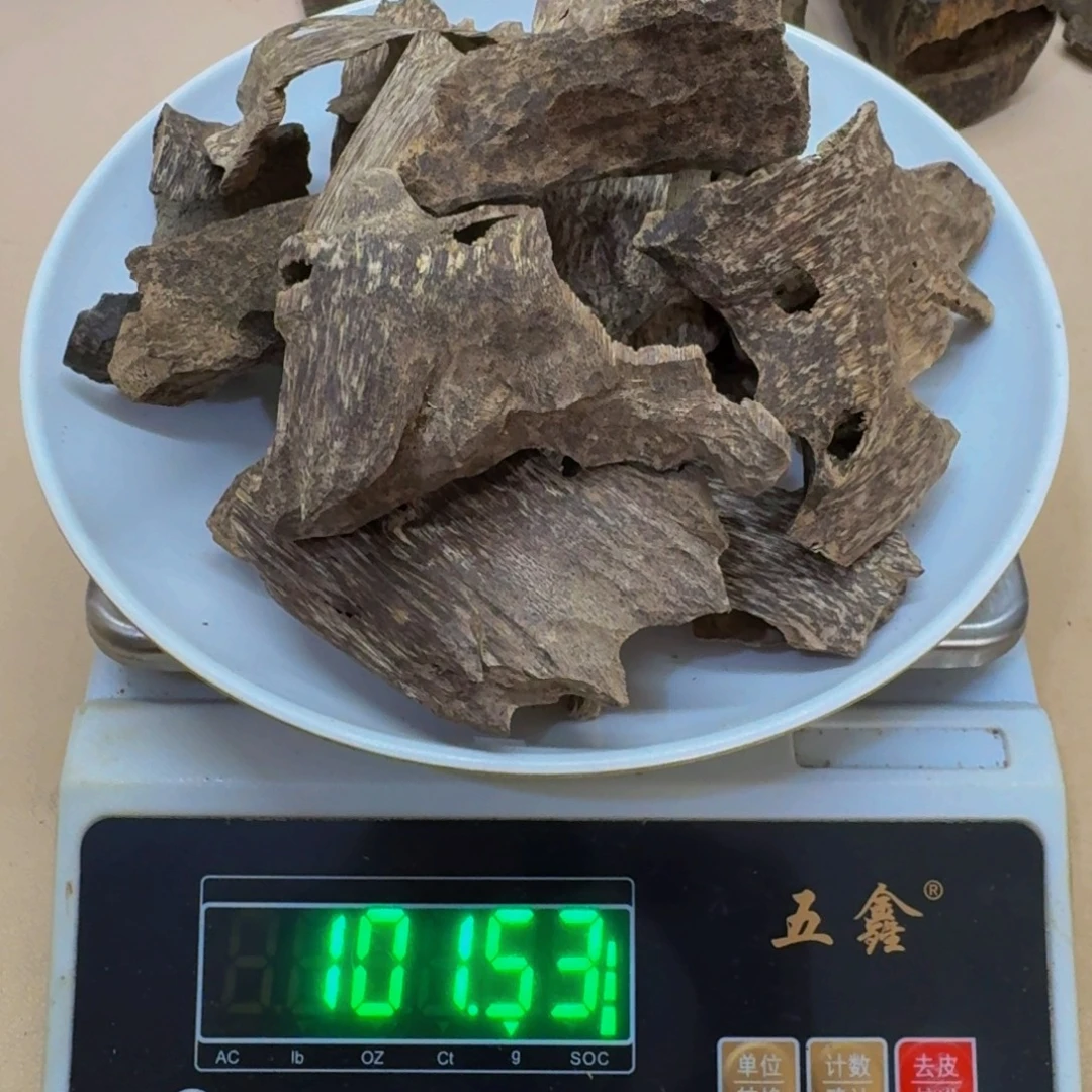 昆***院沉香沉香碎屑越南芽庄壳子料101克