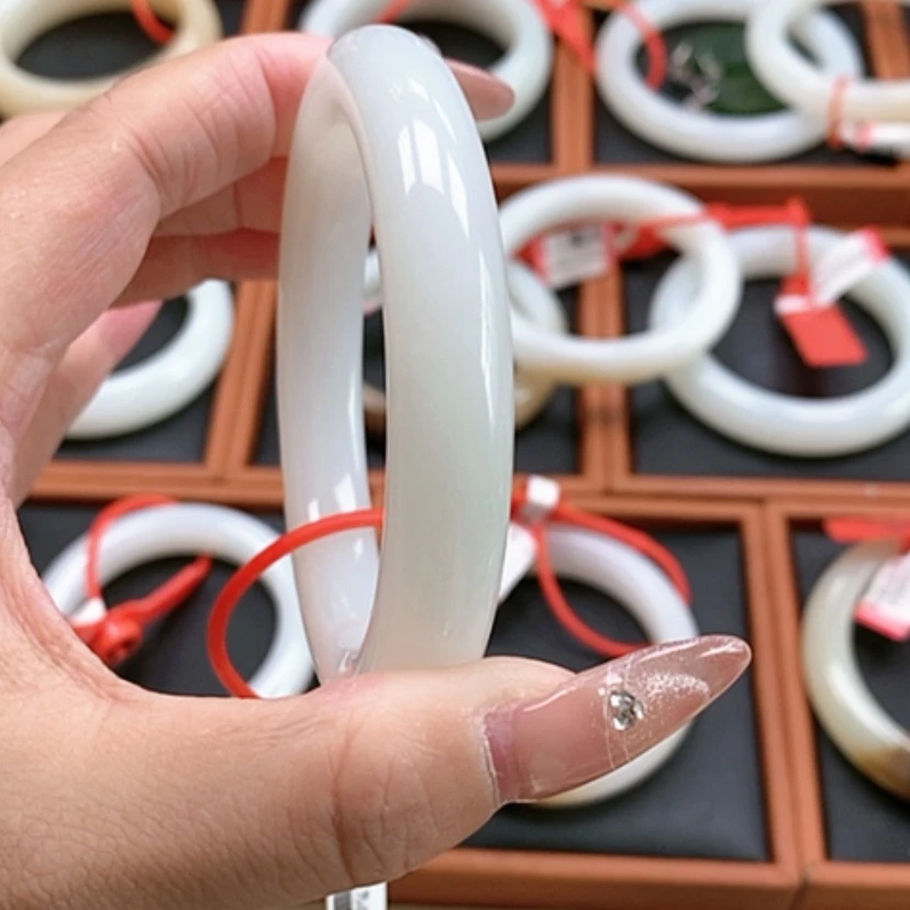 【闪购商品】未镶嵌手镯和田玉
