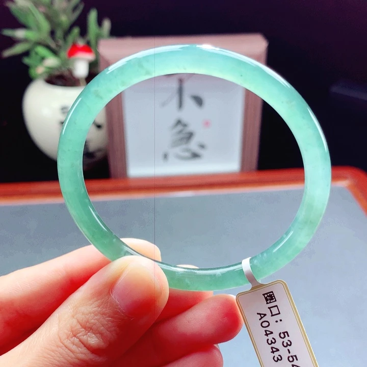 未镶嵌手镯翡翠圆镯