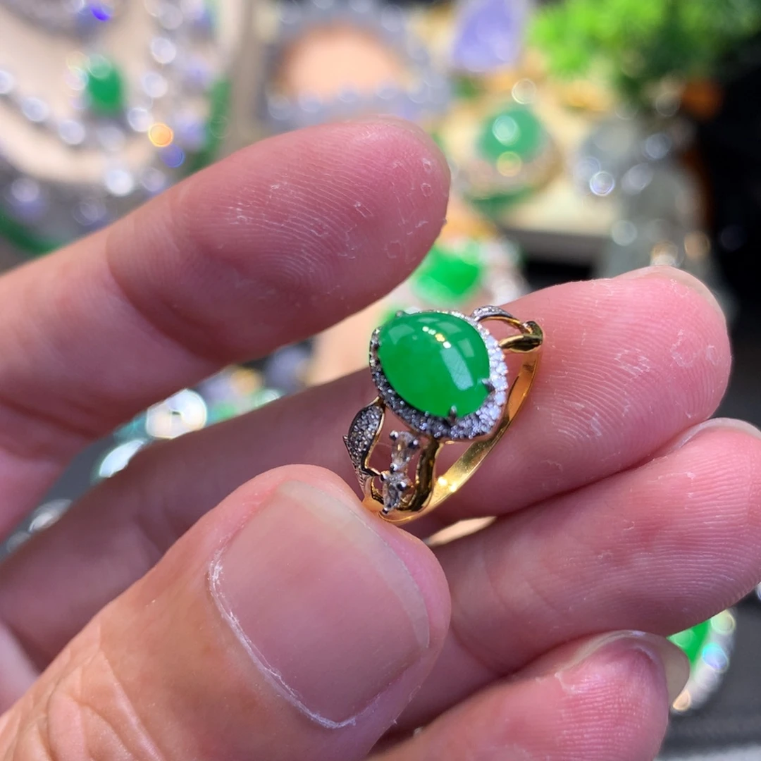 翡翠戒指18K金镶嵌爱心