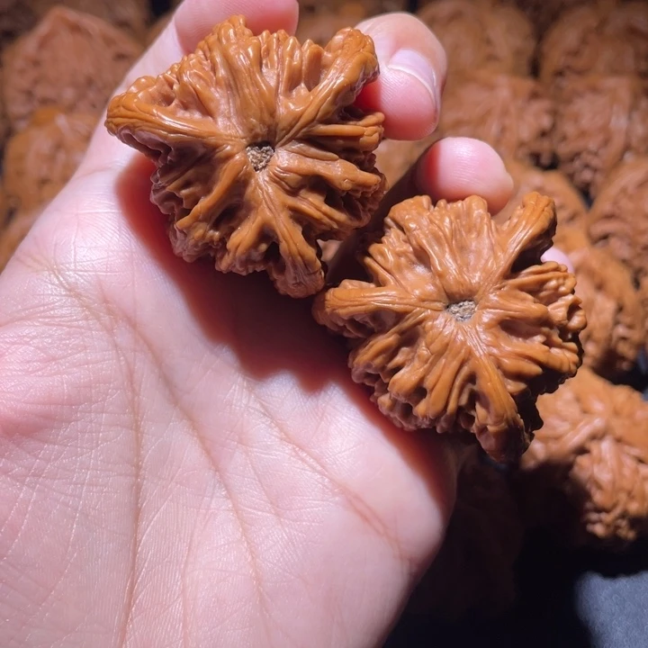 巡***妖桃核吊坠小妹三棱