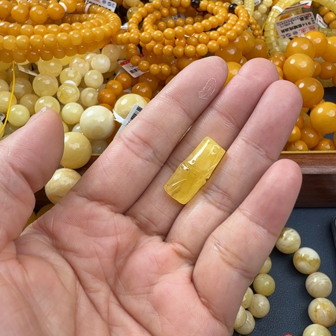 琥珀未镶嵌珠宝奇石