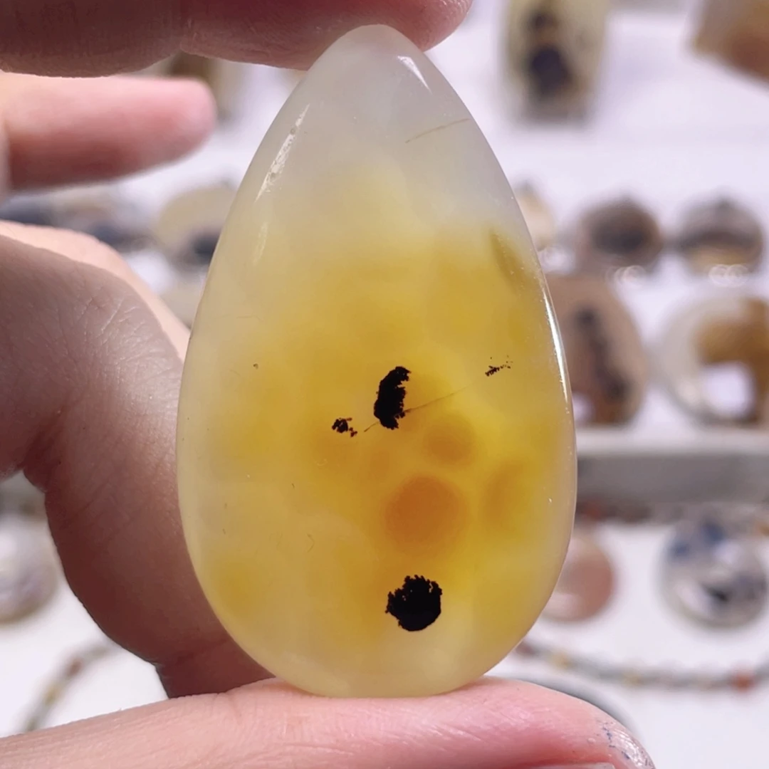 玛瑙/玉髓未镶嵌珠宝奇石