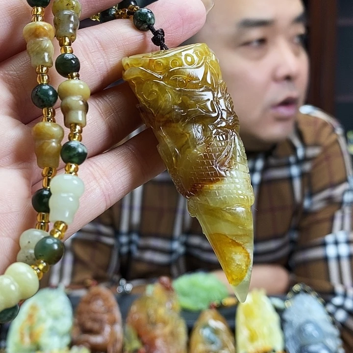 蛇纹石玉吊坠未镶嵌