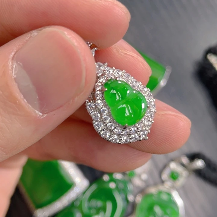 翡翠颈饰未镶嵌天然