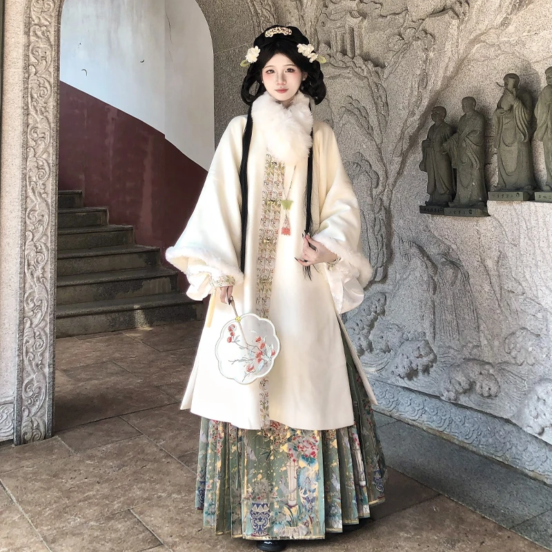 【臻臻】汉服汉服冬季加绒加厚明制披袄米白色长袄保暖马面裙妆花女