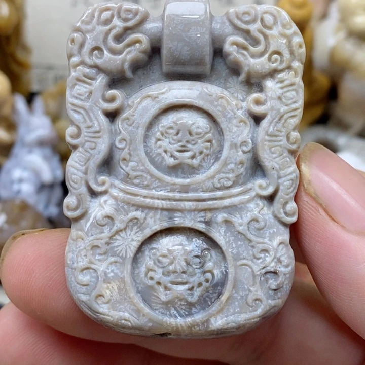 颈饰未镶嵌硅化珊瑚（珊瑚玉）有瑕