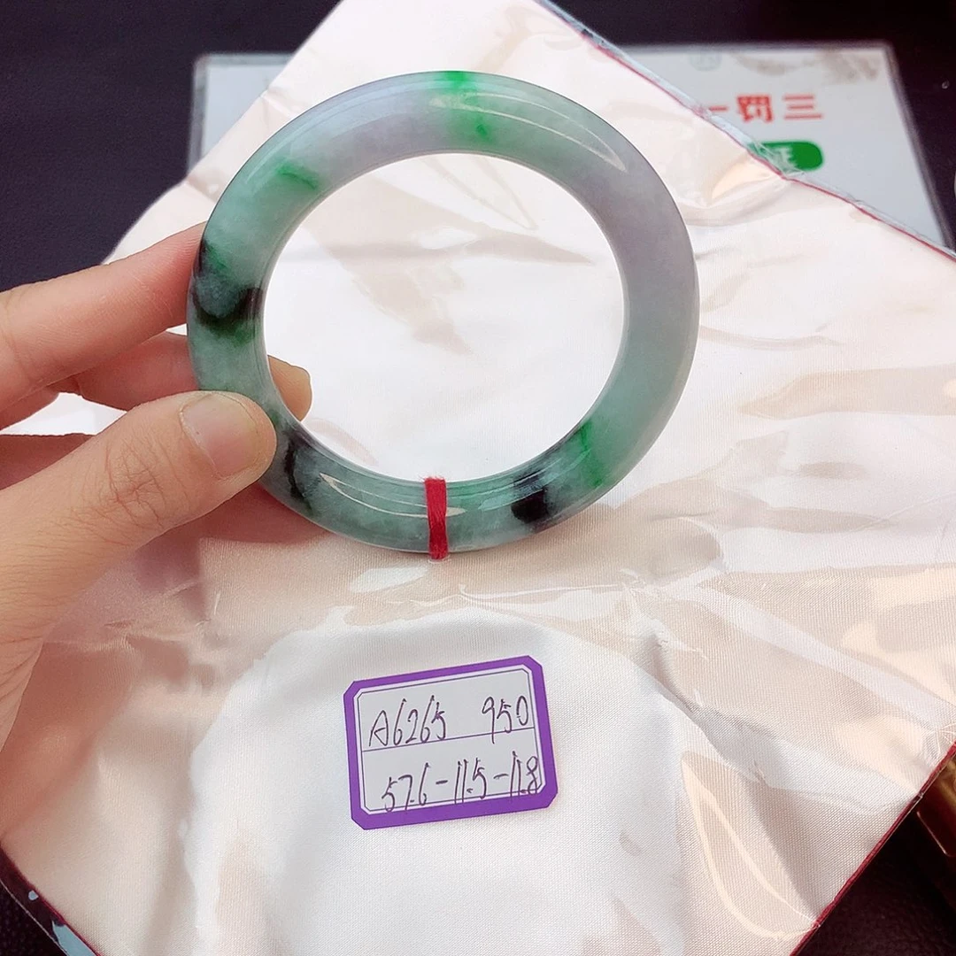 翡翠手镯未镶嵌翡翠
