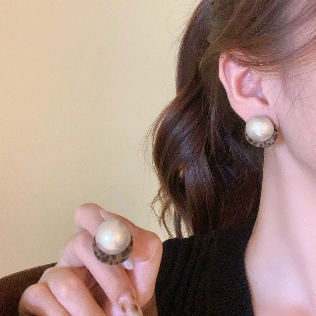 铜合金耳饰 D2124 S925银针豹纹珍珠轻奢气质高级感巨美耳饰女