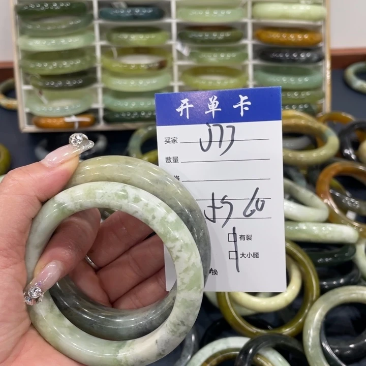 蛇纹石玉未镶嵌手镯