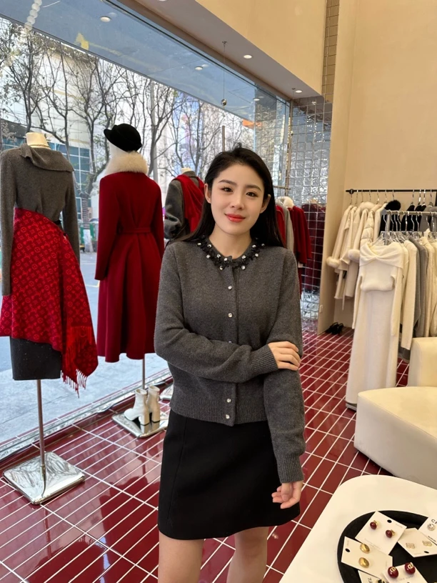 小香风钉钻针织开衫