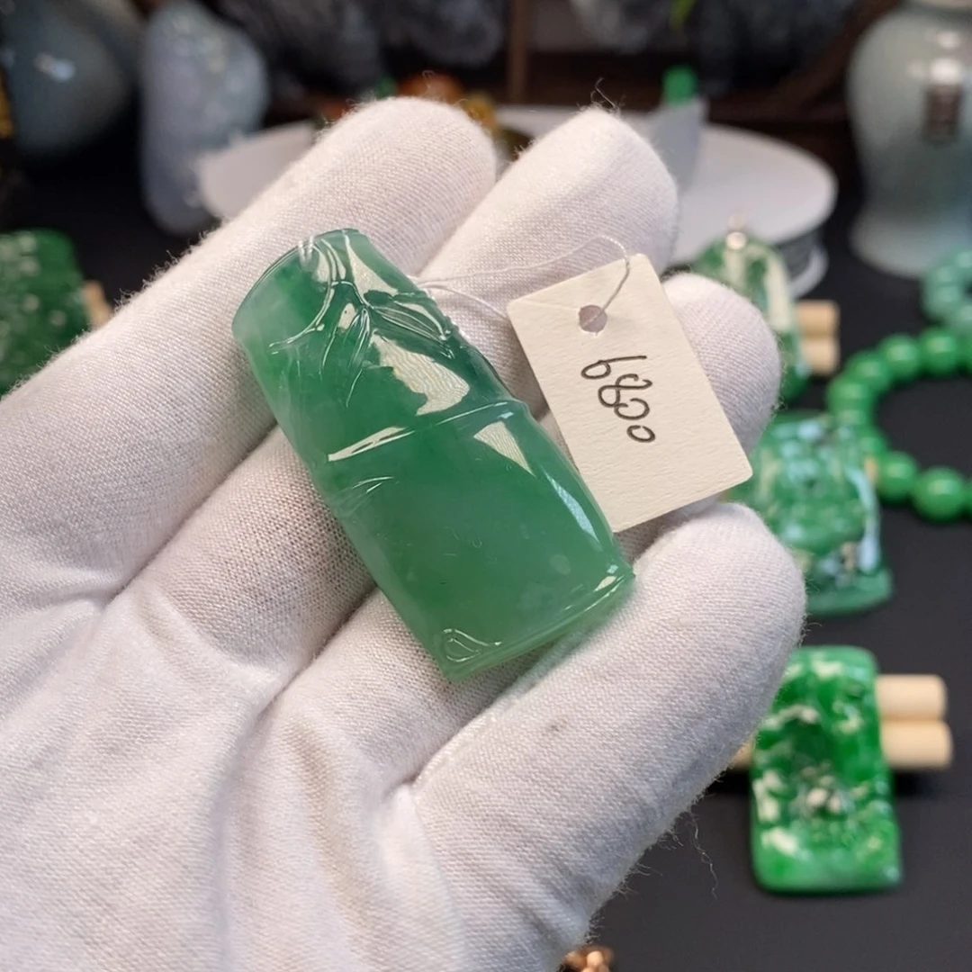 翡翠未镶嵌颈饰绿竹节