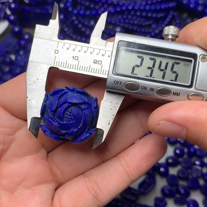 青金石未镶嵌牡丹花